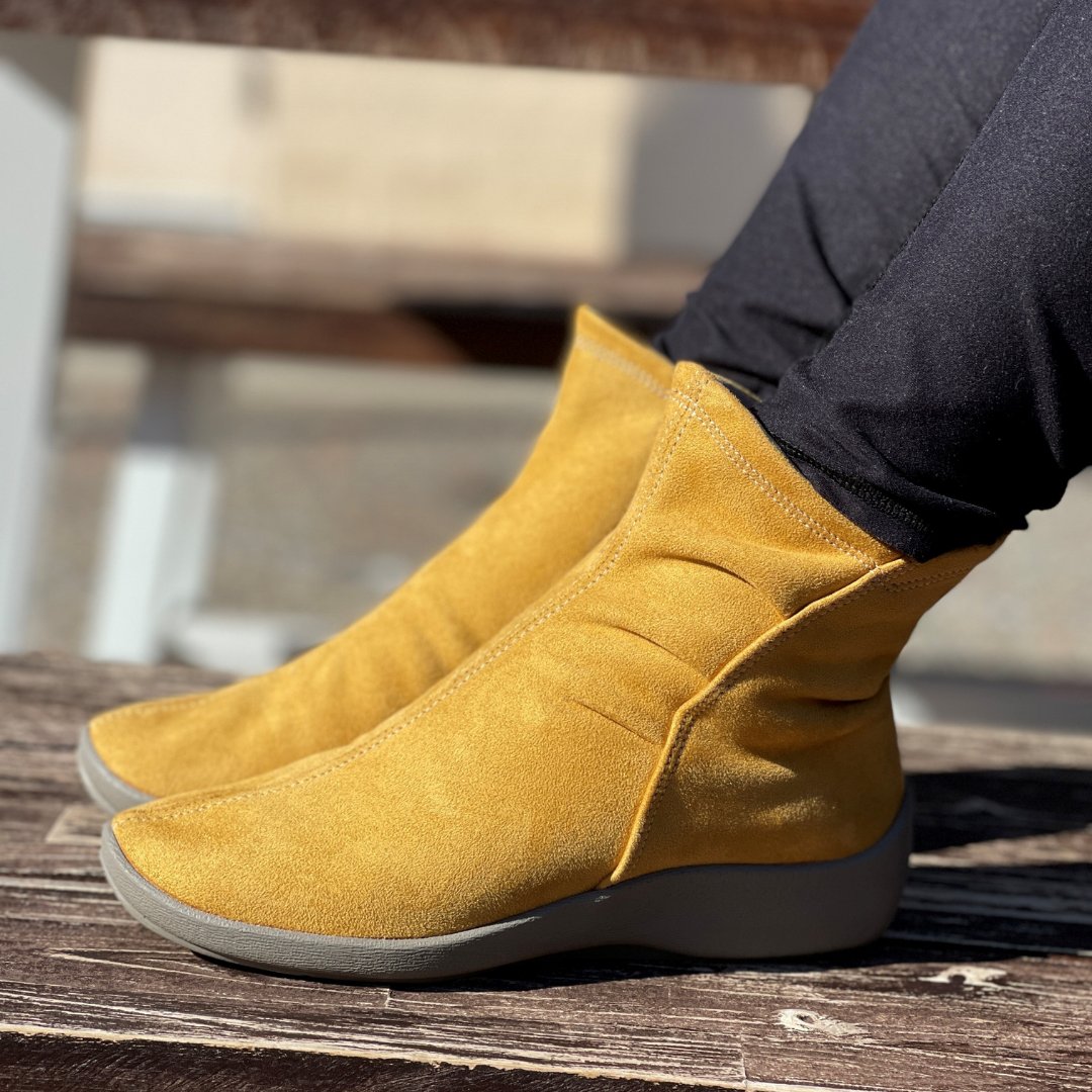 Arcopedico Women s L19 Vegan Bootie Black 7