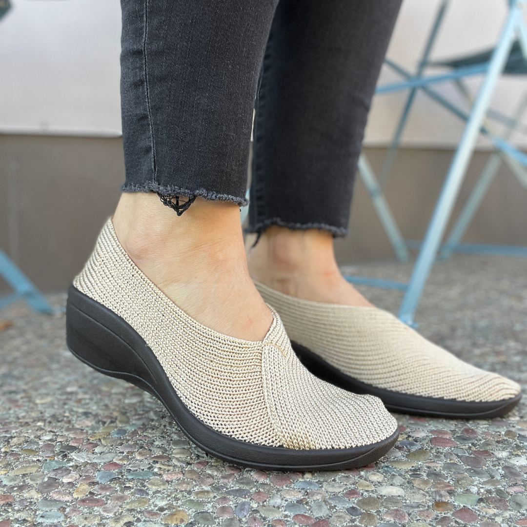 Where are arcopedico shoes top made